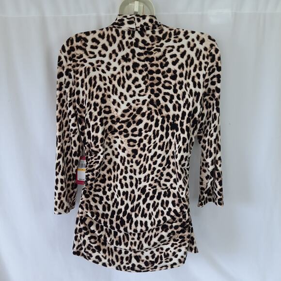 Vince Camuto Leopard Print V-Neck Top - Picture 2 of 9